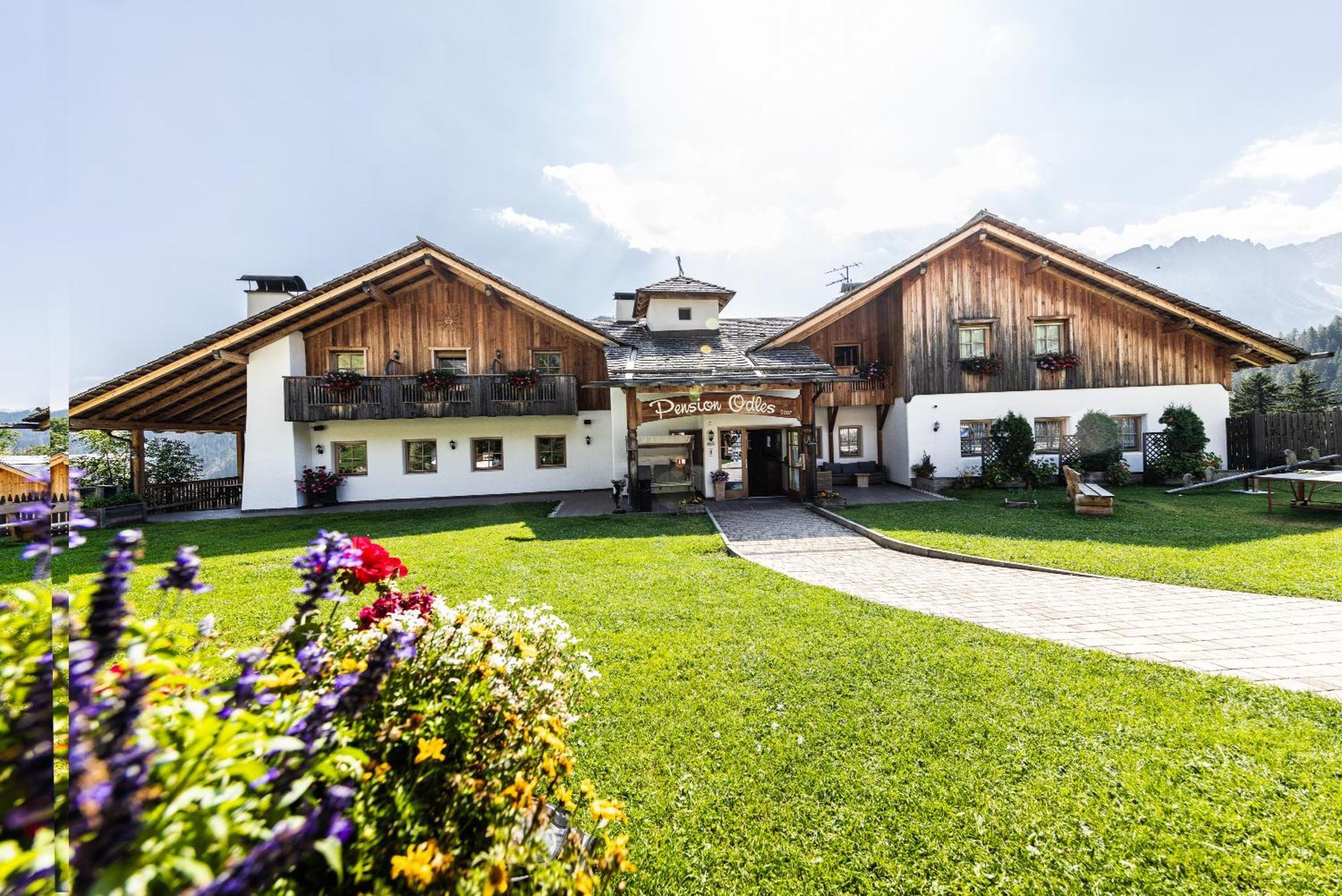 Hotel Pension Odles 산 마르티노 인 바디아 외부 사진