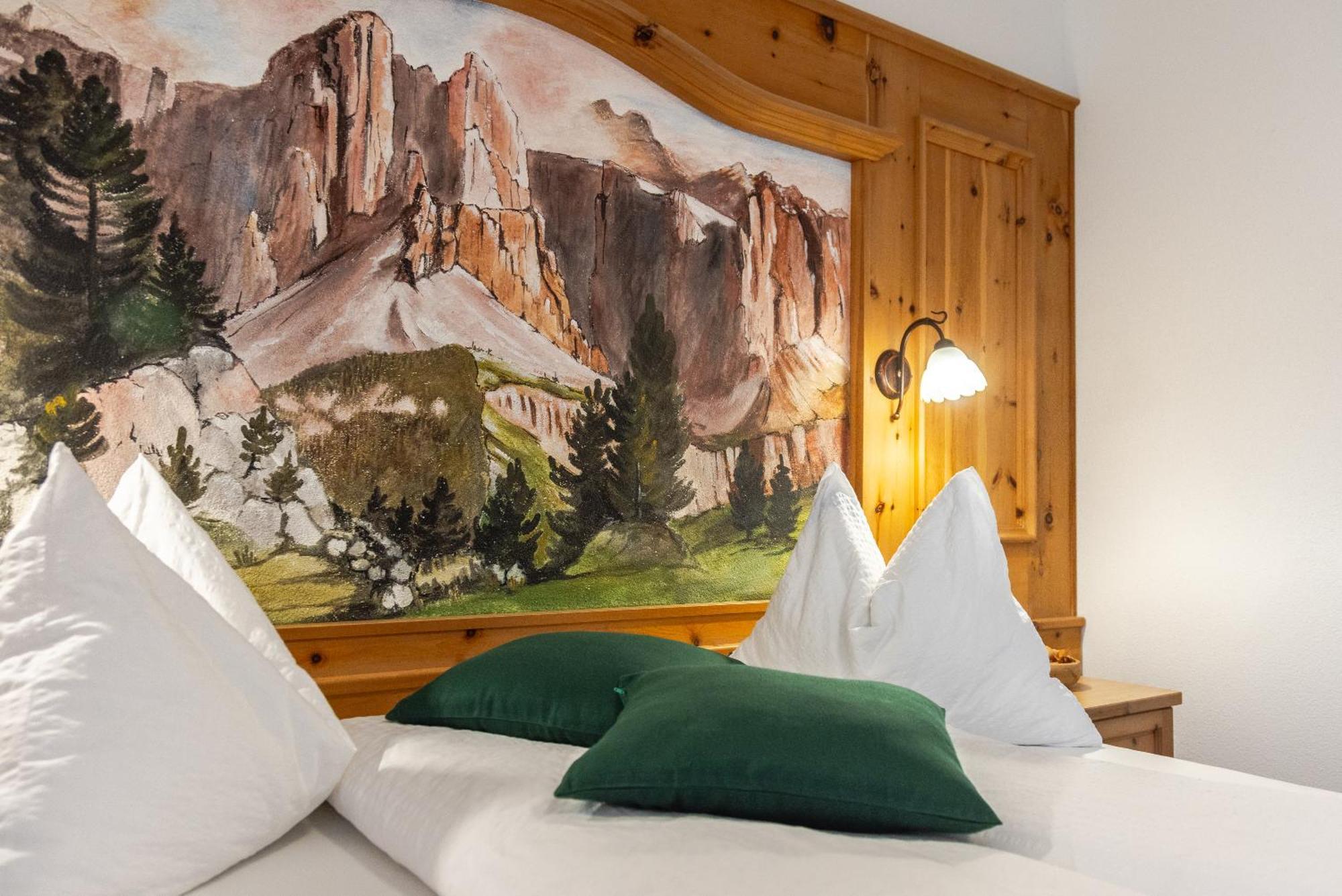 Hotel Pension Odles 산 마르티노 인 바디아 외부 사진
