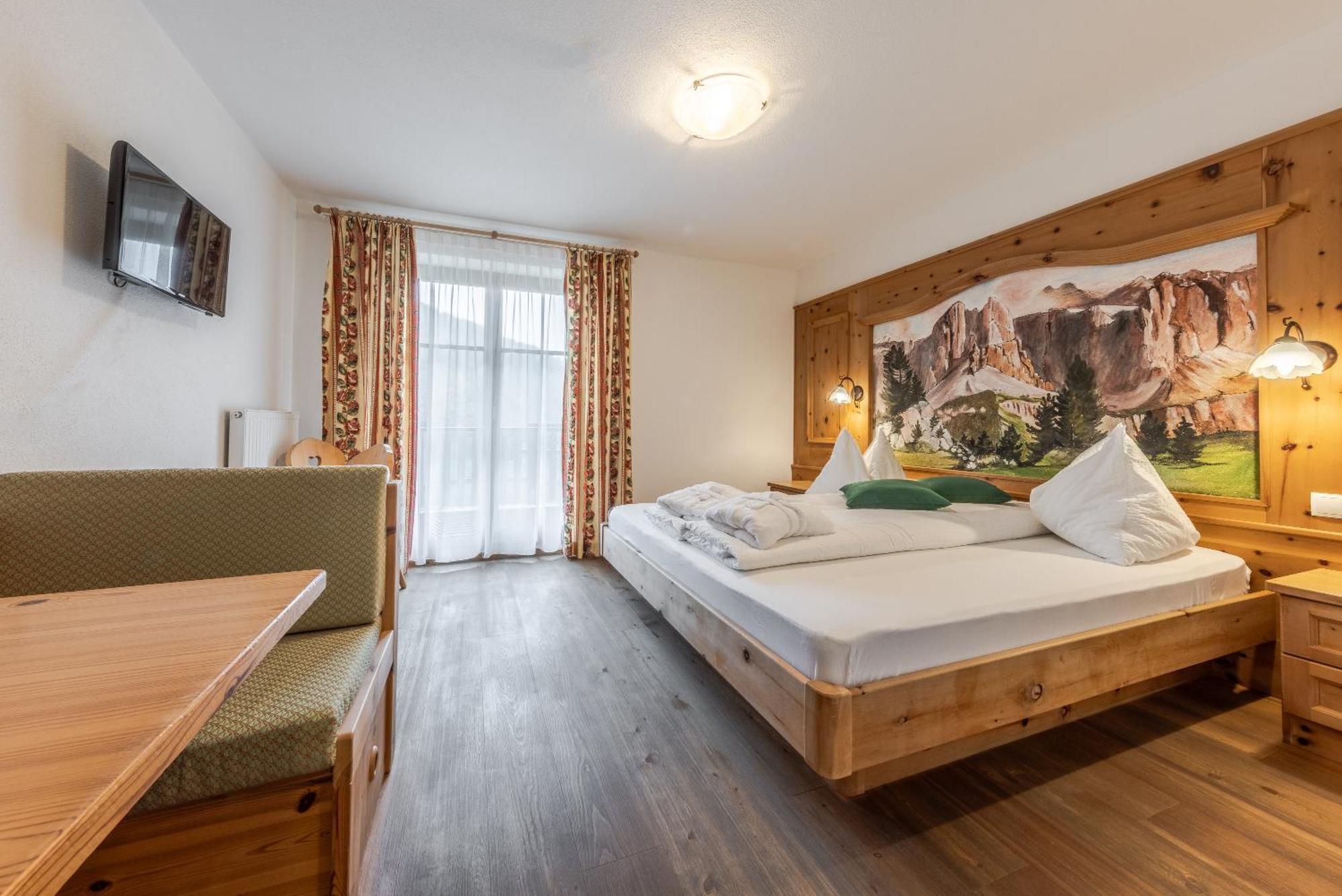 Hotel Pension Odles 산 마르티노 인 바디아 외부 사진