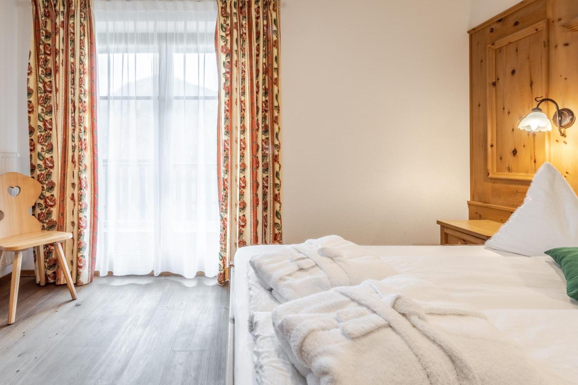 Hotel Pension Odles 산 마르티노 인 바디아 외부 사진