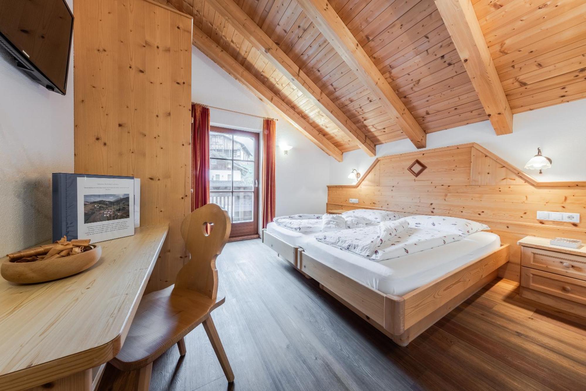 Hotel Pension Odles 산 마르티노 인 바디아 외부 사진